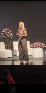 Hazel’s participation in “Voces que Transforman” and her engagement with the community of Boca del Río underscore her commitment to fostering positive change and her growing influence as a bilingual and binational influencer.