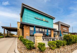 Hawaiian Bros Lenexa Restaurant Image