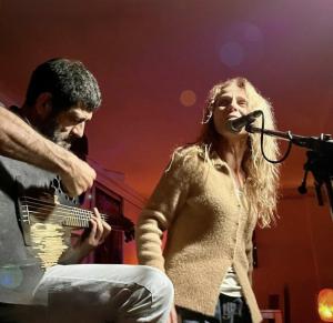 Jonny and Anabella performing at Carlos Unplugged