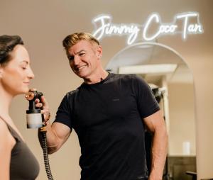 Jimmy Coco is the pioneer of mobile tanning since the early 2000s, setting trends and standards in beauty for over 20 years.