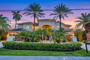Stunning twilight front view of a luxury waterfront home in Harbor Beach, Fort Lauderdale.