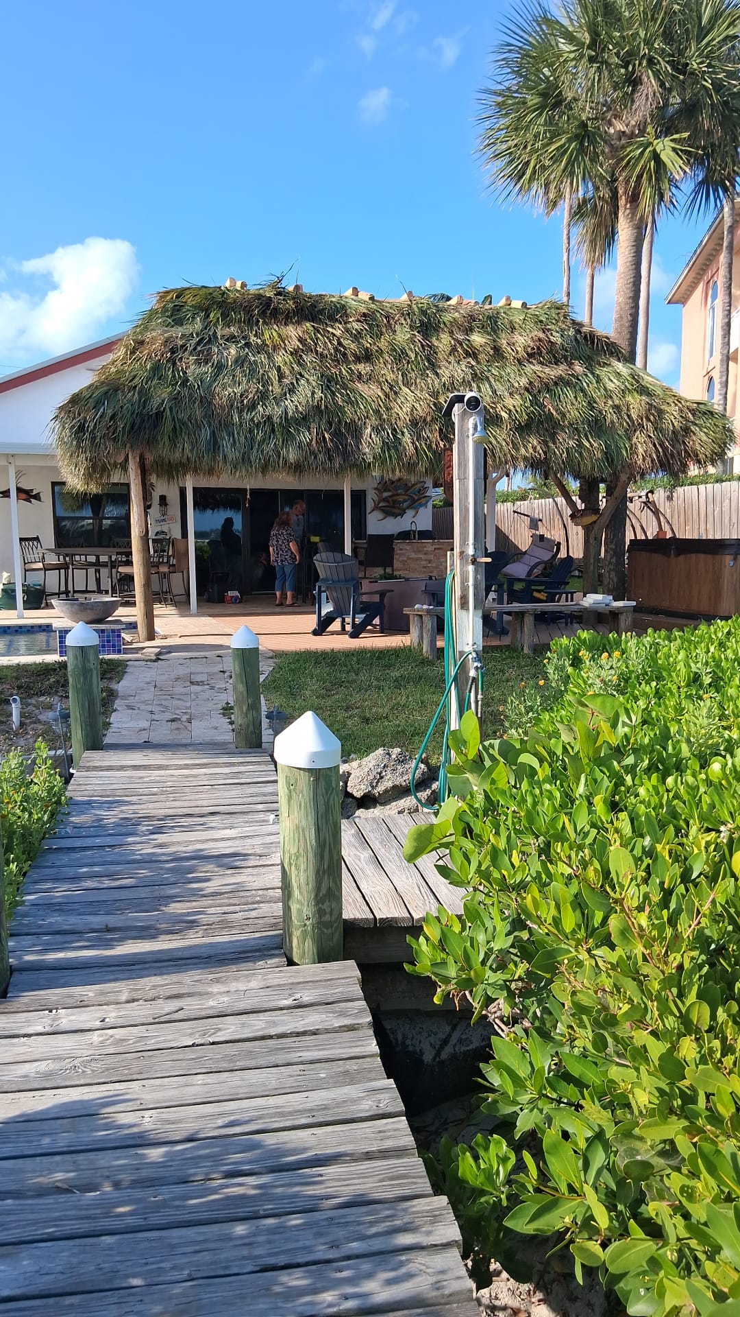 Native American Palm Tiki Huts of FL Rethatches