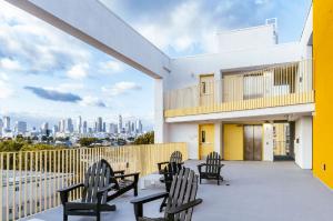 Central Apartments Front Exterior With View