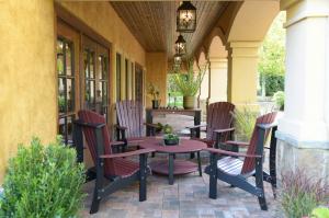 LuxCraft Royal Adirondack Chair featured in Cherrywood and Black with LuxCraft Deluxe Conversation Table.