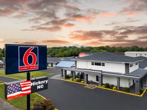 Motel 6 Hickory, NC Exterior Entrance