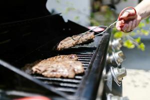 In the U.S., 70% of mid-to-high-end grill owners reported grilling on Independence Day, making it the most popular grilling holiday, followed by Memorial Day at 58%.