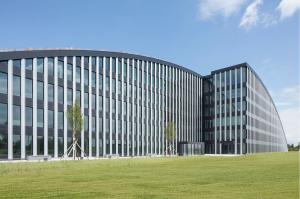Hydro became the first aluminum producer in the world to deliver aluminium made with near-zero carbon footprint to a building project in Europe. Photo credit: HGEsch Photography