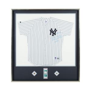 New York Yankees jersey, signed and inscribed by Mickey Mantle in 1993 and presented to the Toronto Blue Jays in appreciation for the team inviting him to the World Series. (CAS$5,015)