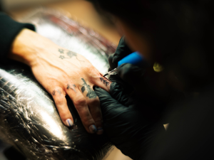 A detailed view of Carballo’s fine line technique, known for its clarity, light touch, and “meant to be there” placement.