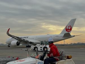 JAL ramp worker at Tokyo International Airport (HND)