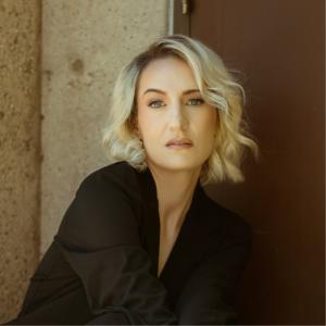 Professional headshot of employer-branding strategist Jillian O’Malior—blonde wavy hair, black blazer, newly appointed Fathom Certified Partner for the U.S. market.