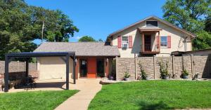 Silver Maple Pet Center - Pet Boarding Facility in St. Louis