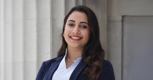 A picture of the associate attorney from South Florida Law in front of courthouse