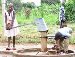 hildren enjoy safe, clean water from an Amigos Internacionales water well in Uganda
