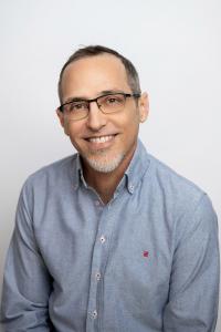A portrait of Sergio Yanes as Art Director at AVANTI