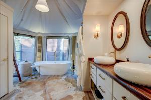Interior Ensuite at The Covey | Exclusive Tents