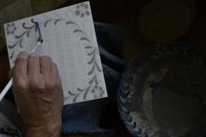 Join a workshop tour at Granada’s Fajalauza Factory with tile painting, Andalusian heritage & aperitif.