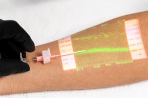 CathCompass™ uses the unparalleled NIR technology by VeinViewer® to illuminate patients’ veins with a built- in color-coded, peripheral IV catheter sizing reference graphic. Exclusive to the VeinViewer® Flex and Vision2 models, CathCompass™ supports clini