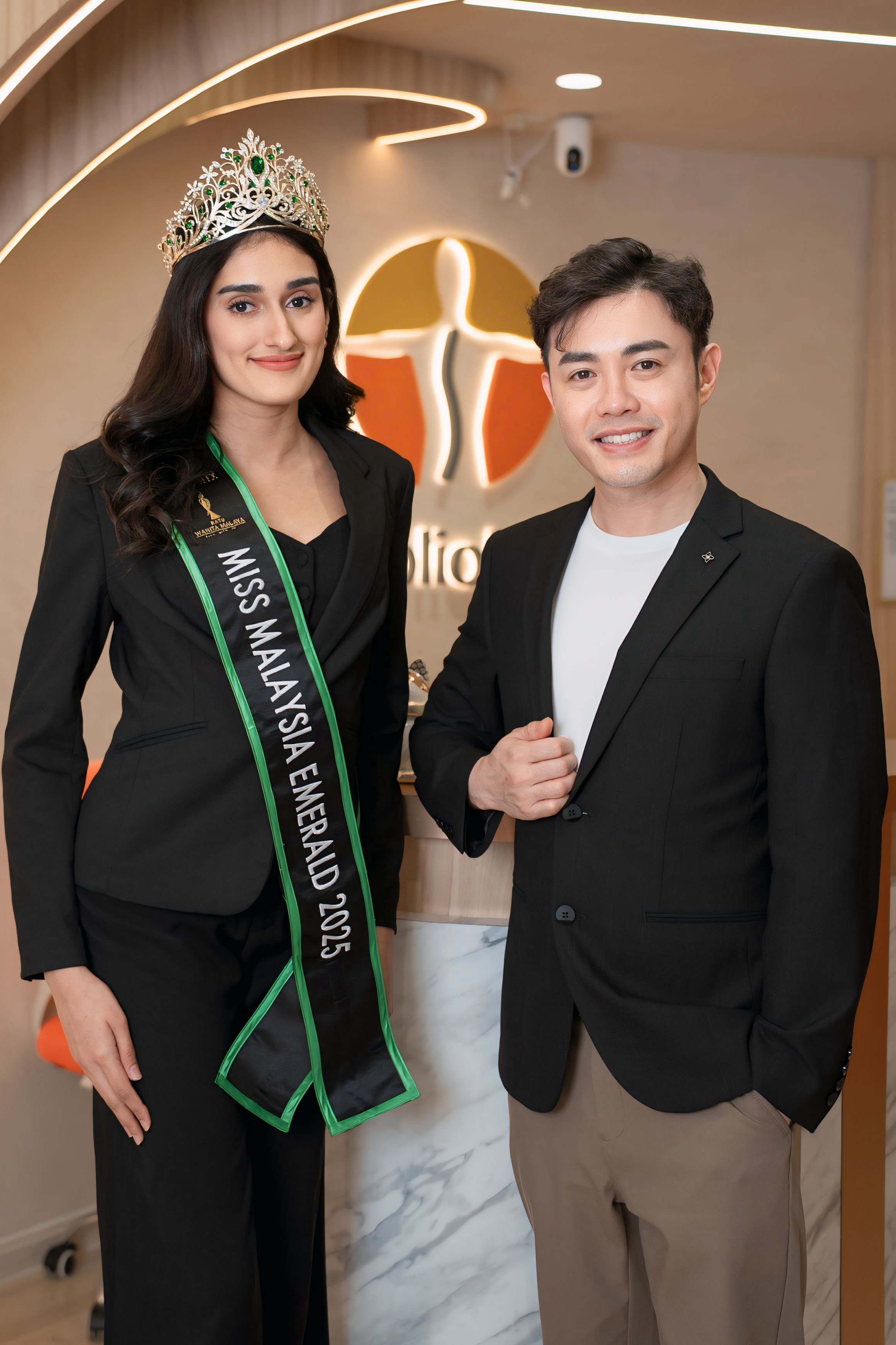 Dr Kevin Lau with ScolioLife Ambassador Miss Malaysia 2025 Jesreena Kaur