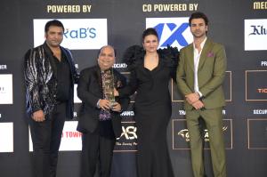 Rohit Khubchandani receives the Travel Influencer of the Year award at the India International Influencers Awards 2025, presented by Indian television superstar Divyanka Tripathi (26M+ followers), alongside actor Vivek Dahiya and Kunal Thakkar