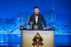 CEO Tran Thanh Phuong delivers his acceptance speech at the Stevie Awards ceremony.