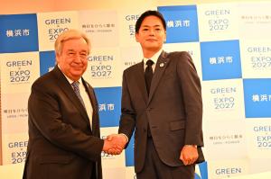 Yokohama Mayor Yamanaka shaking hands with UN Secretary General Guterres at TICAD9