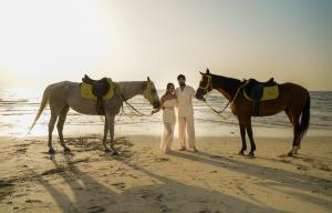Sunrise Beach Session is a popular choice between couples