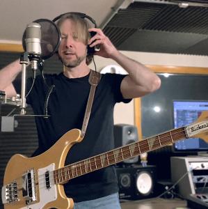 Freddy on his Rickenbacker 4001