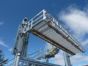 vertically elevating loading platform