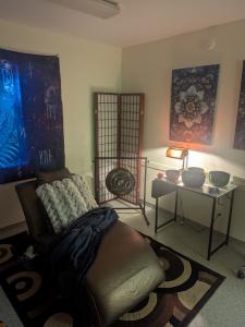 Image shows Soul Echo Therapy - Session Room - gong and comfortable chair to relax in during sound healing sessions.