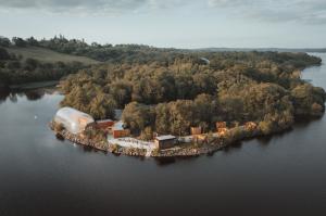 Guests at Finn Lough are encouraged to be active participants in their stay, nourished by locally sourced cuisine and the natural beauty of the lough