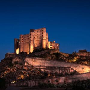 Luxury furniture and FF&E by Elcasa Group at Alila Fort Bishangarh, combining Rajasthani heritage with modern elegance.