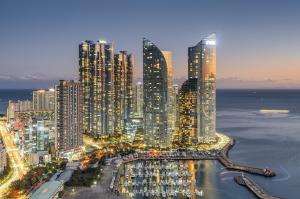 A night view of Suyeong Bay Yachting Center in Busan’s Marine City district. (Source Busan Metropolitan City)