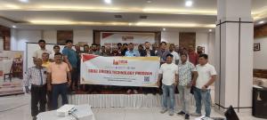 participants from a seminar pose for a group photo holding a banner that says Good Bricks Technology