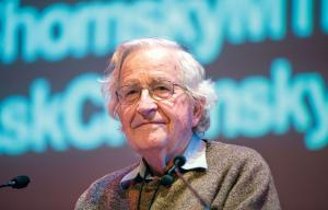 Noam Chomsky speaking in Montreal in 2013 on the decline of the American empire - Photo by Pedro Ruiz - Le Devoir