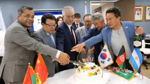 Chairman Kim with VVIP's Cut the WTIA Cake to Launch its Global Exchange