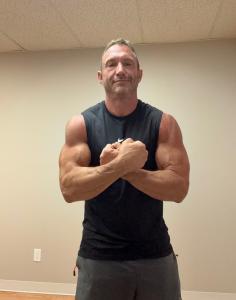 Eric Kaasa flexing arm muscles