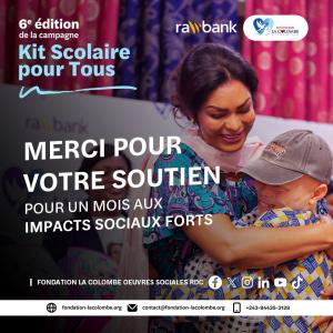 La présidente de la fondation, Maman Hamida, lors de la distribution de kits scolaires.