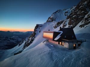 Cabane Tortin Outside