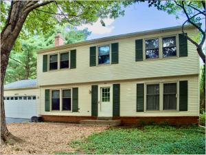 4 BR/2.5 BA home on .26 +/- acre cul-de-sac lot in the Hunters Creek subdivision of Fairfax County, VA. This home measures 1,810 +/- gross sf. and features an eat-in kitchen (all appliances convey); dining room; living room; den w/fireplace (wood stove conveys)
