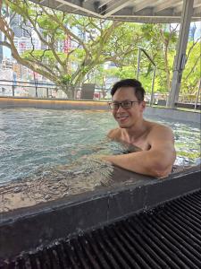 Olympian Leslie Kwok at REVA Social Wellness contrast therapy pool in Orchard Road