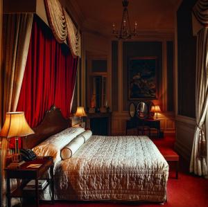 Luton Hoo Bedroom Contents