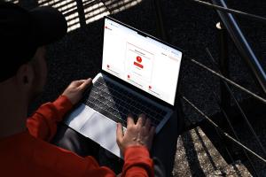 Quant resolves nearly 77% of customer issues; 13 points higher than human agents