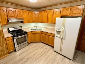 3 BR/1 BA single level brick original owner home on .17 +/- acre lot in the Eastern Heights neighborhood of Martinsburg, WV. This home measures 1,224 +/- sf., and features an eat-in kitchen (all appliances convey); living room w/fireplace; sun room; attic; crawl space