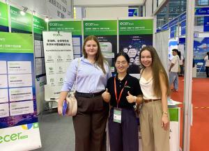 Ecer.com staff with Russian buyers