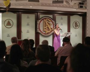A stirring rendition of Pergolesi's “Vidit Suum” by soprano Laura Redondo Estévez 