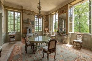 The dining room of the chateau