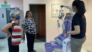 Product and clinical specialist Audrey from Robotimize Group trains Ms. Sashira and Mdm. Sarkuna of Sentral Vista Physio & Rehab on the SuperTrac system during a user trial.