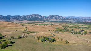 Minutes to Downtown Boulder and Private Jet Access at Rocky Metro airport