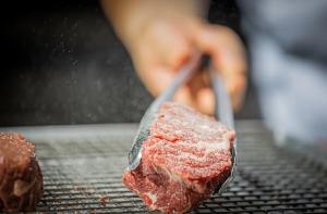 Corte USDA Prime servido en The Palm, restaurante de carnes CDMX con salones privados y atención personalizada en Polanco.